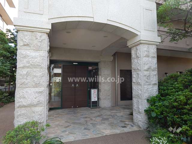 豪華な雰囲気のエントランス