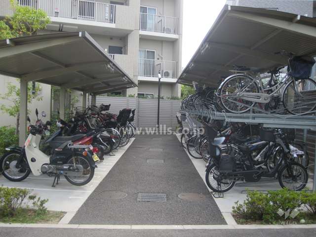 自転車とバイク置場