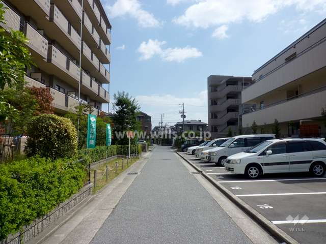 敷地南側の前面道路