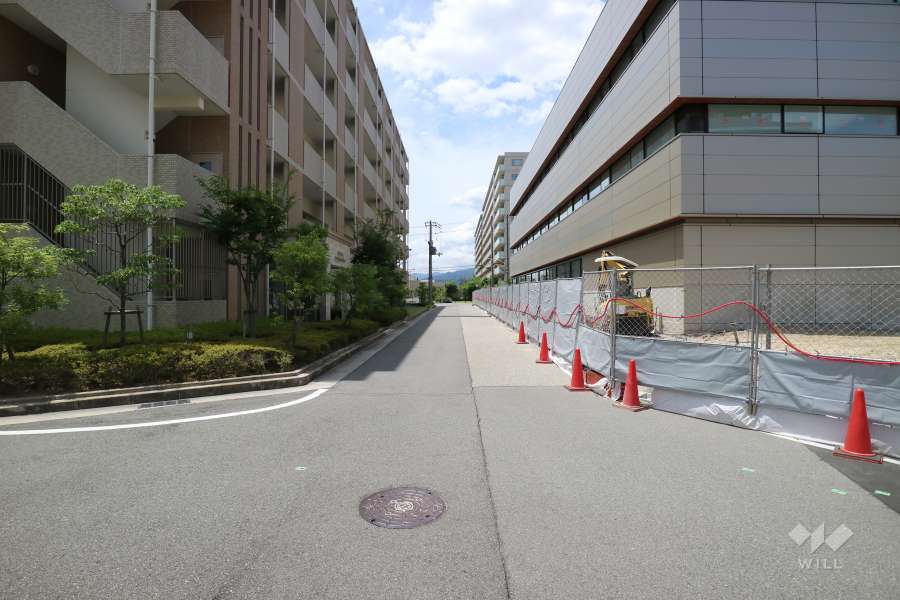 敷地北側の前面道路（西方向）