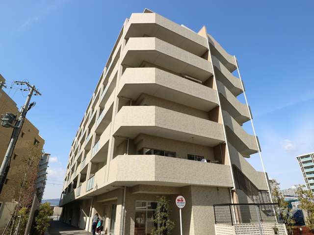 ドルチェヴィータ西宮北口の外観（南東側から）
