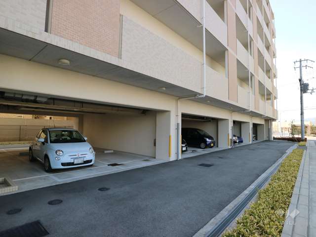敷地内駐車場（屋内平面式）