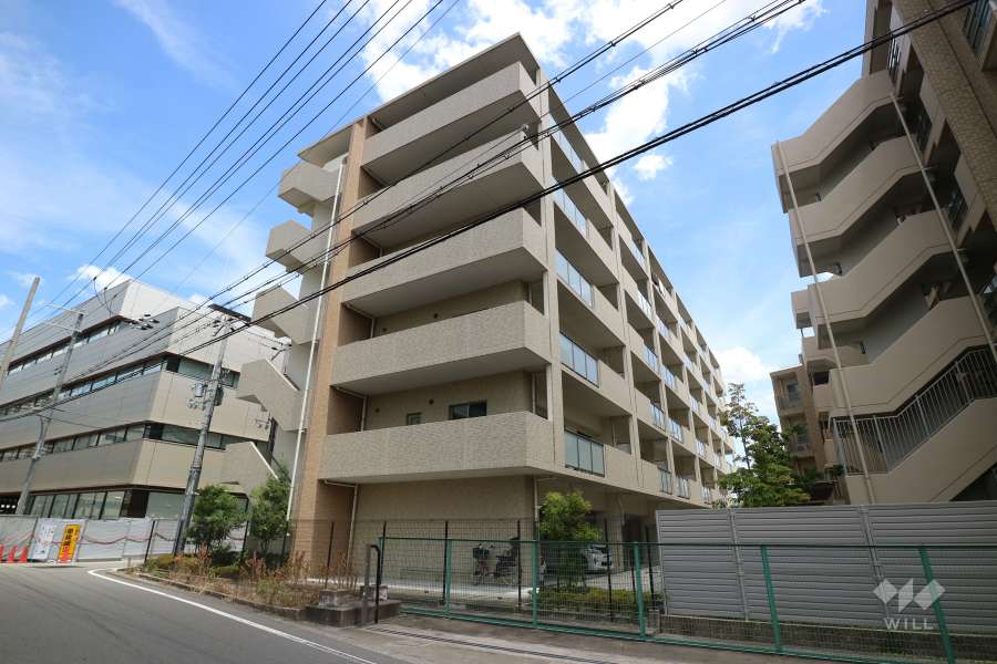 ドルチェヴィータ西宮北口の外観（南西側から）