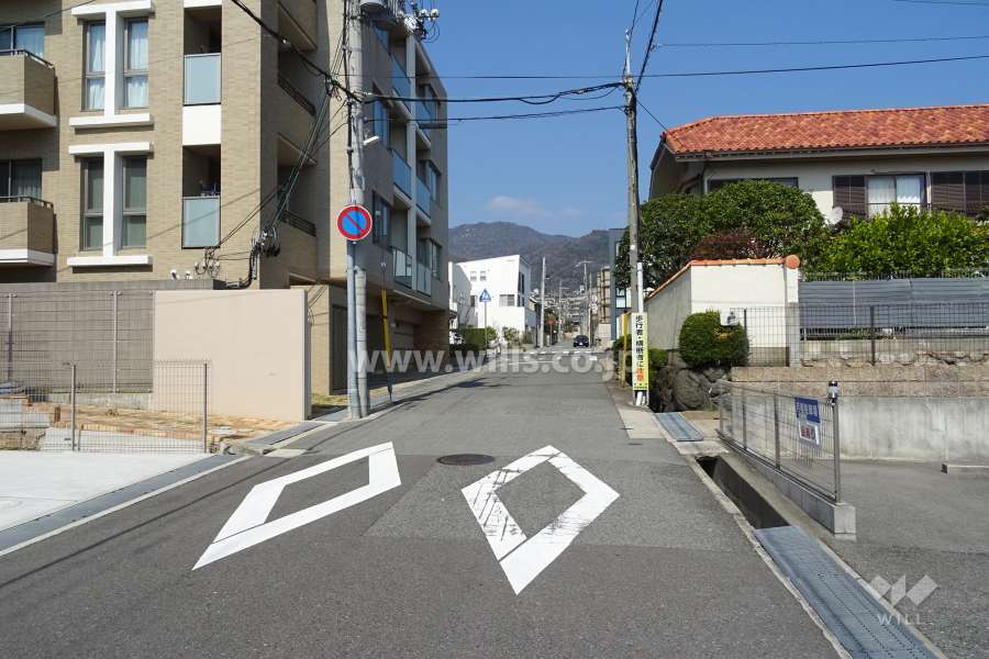 敷地東側の前面道路