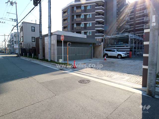 駐車場出入り口