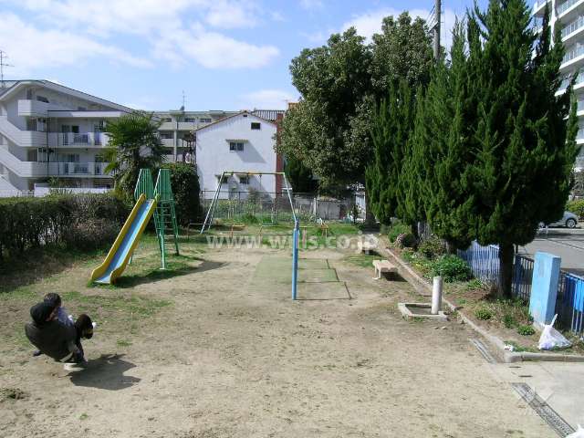敷地の南側に隣接する公園