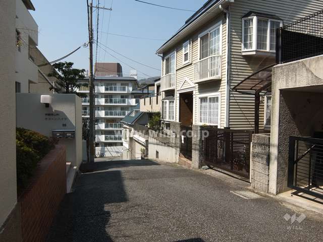 敷地北側の前面道路