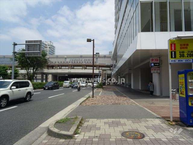 西側前面道路（南側から）