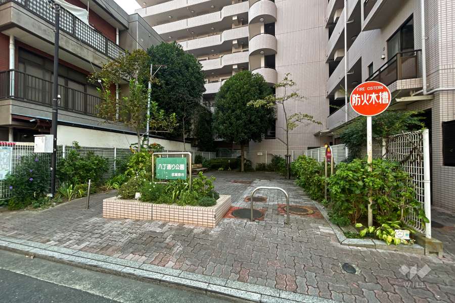 敷地に隣接した『八丁通り公園』