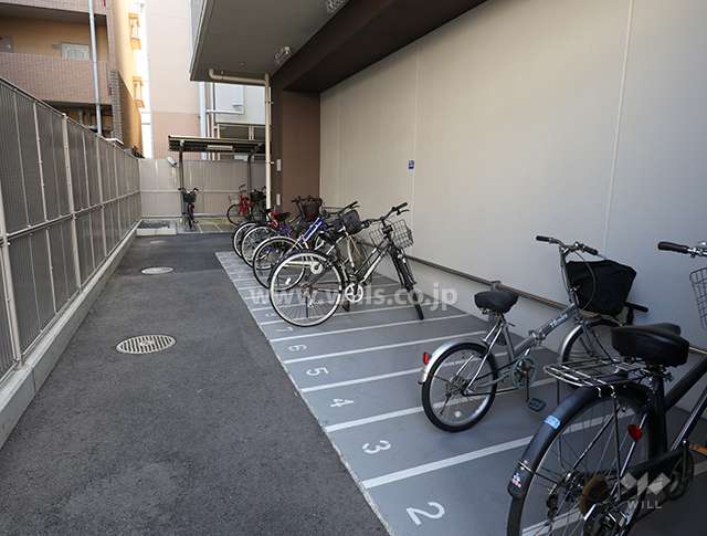駐輪場（東側）