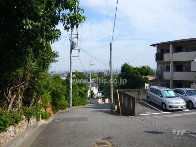 周辺の街並み（急な坂道です）