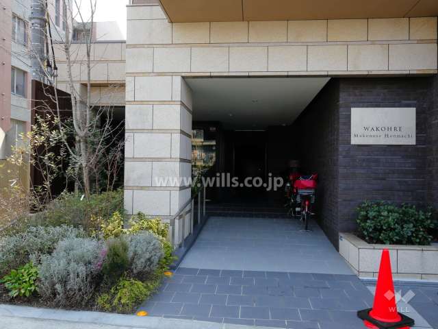 天然石を基調にデザインされたエントランスアプローチ