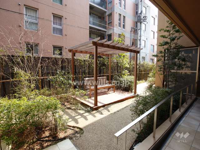 中庭「フォーシーズンズ ガーデン」