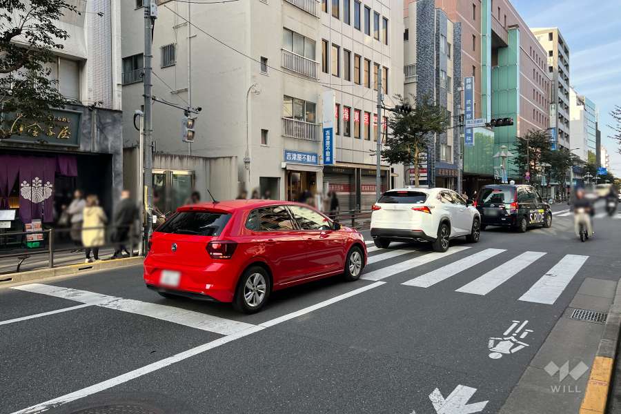 敷地の東側前面道路（南側から）
