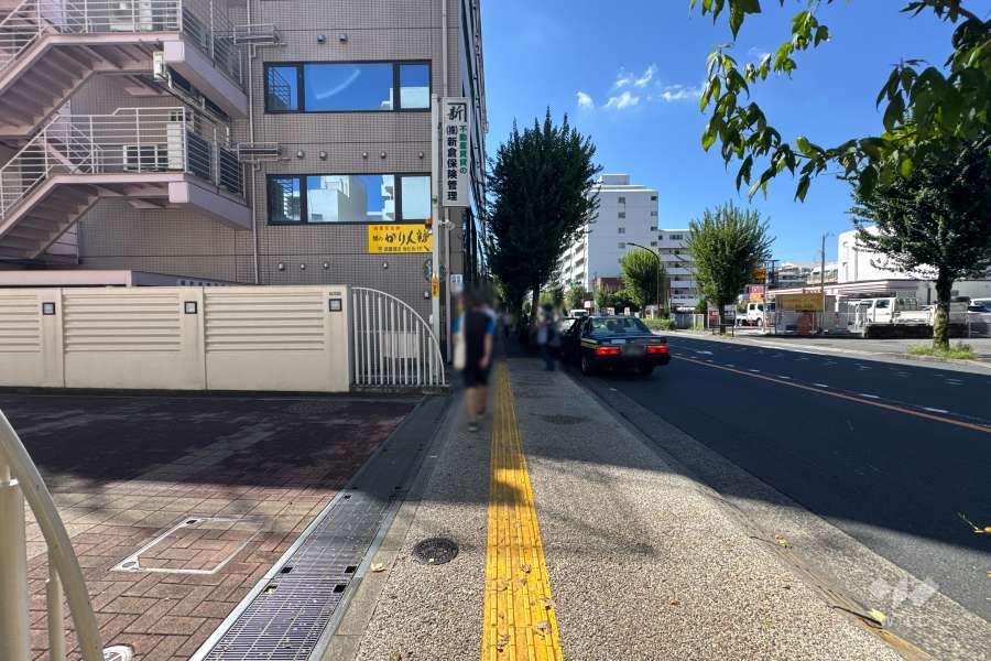 敷地西側の前面道路
