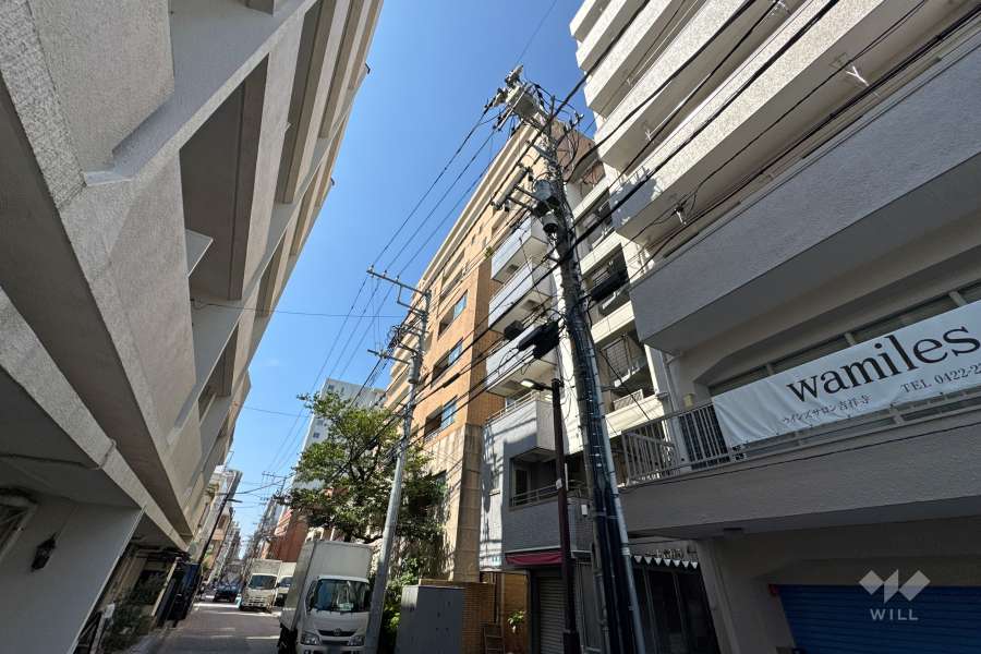 グローリオ吉祥寺本町の外観（北東側から）.