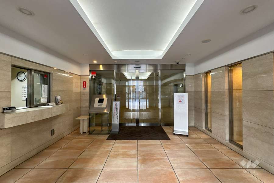 エントランスはオートロック付きです。