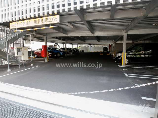 駐車場棟内は平面自走式