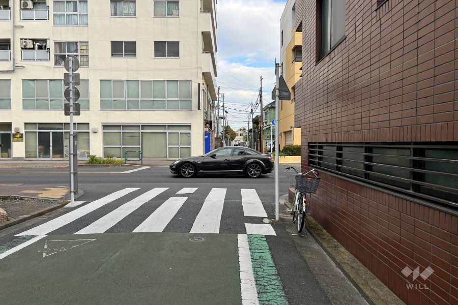 敷地北東側の前面道路