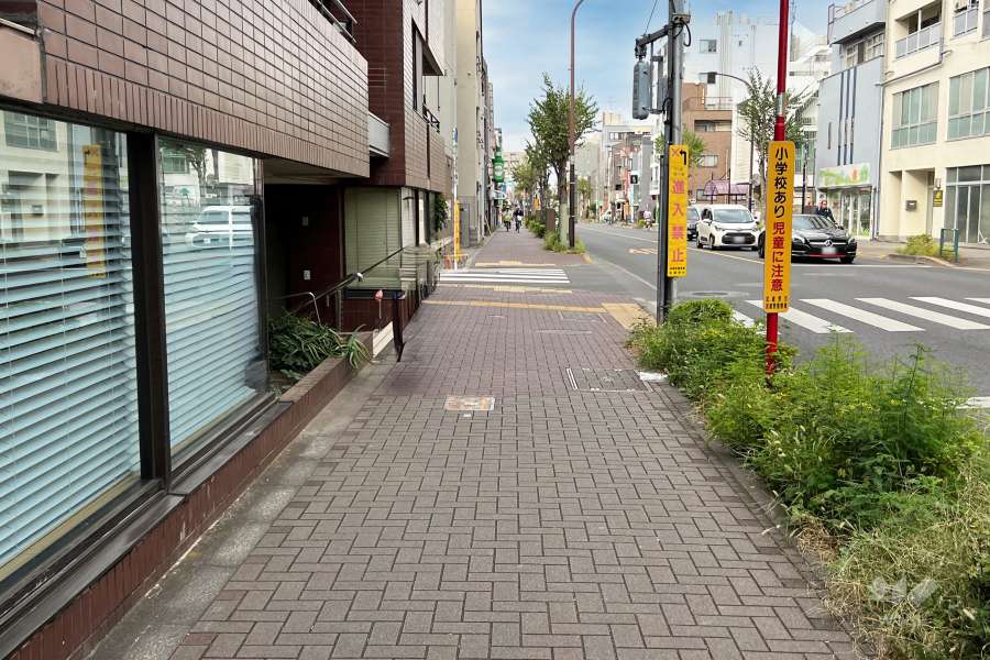 敷地南東側の前面道路