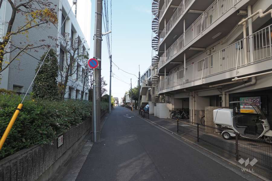 敷地北西側の前面道路