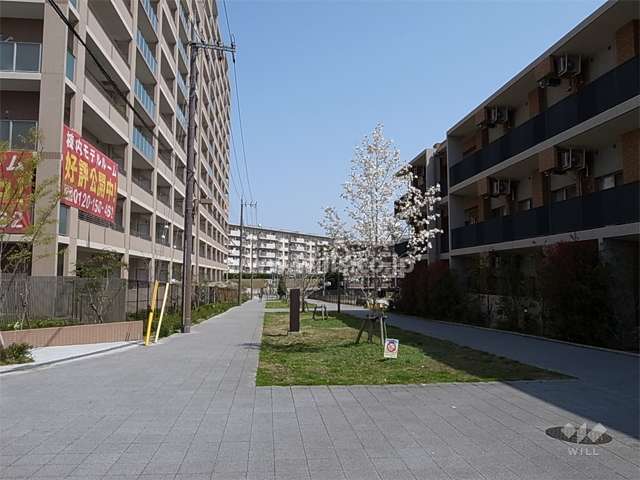 敷地南側の歩道