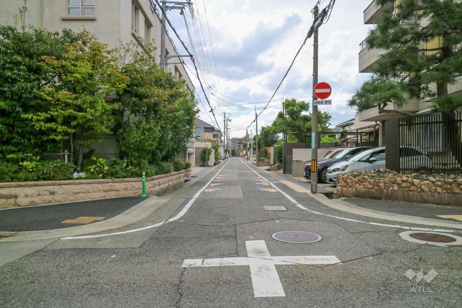 敷地北側の前面道路