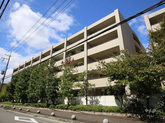 ファミール芦屋ガーデンスクエア3番館の外観（南東側から）