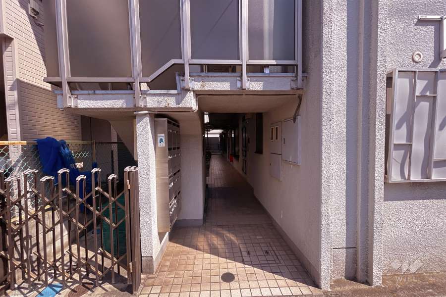 住戸入り口（共用ポスト）