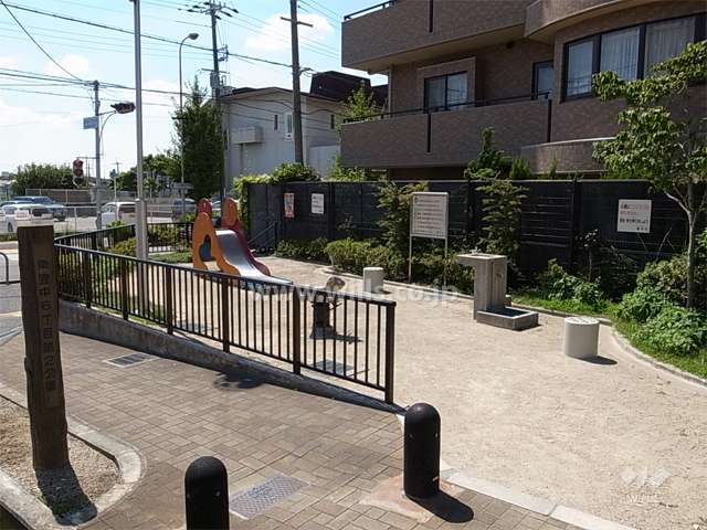 敷地に隣接して『東豊中6丁目第二公園』があります。