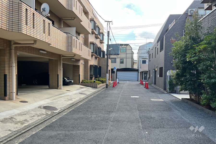 敷地北西側の前面道路