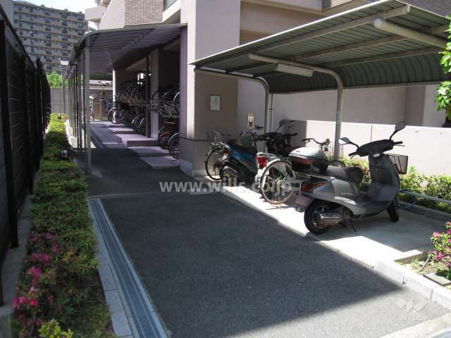 バイク置き場、駐輪場