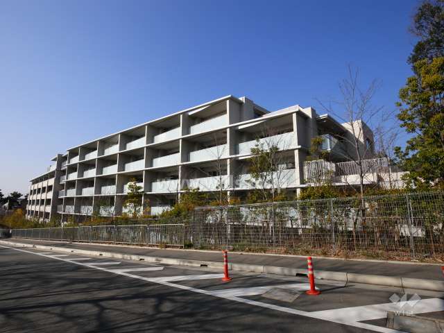 夙川苦楽園口レジデンスの外観（南東側から）