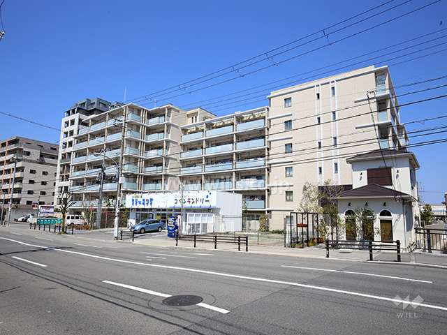 ローレルコート西宮北口レジデンスの外観（南東側から）