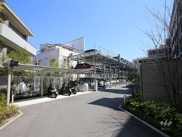 敷地内駐車場（屋外機械式）とバイク置き場