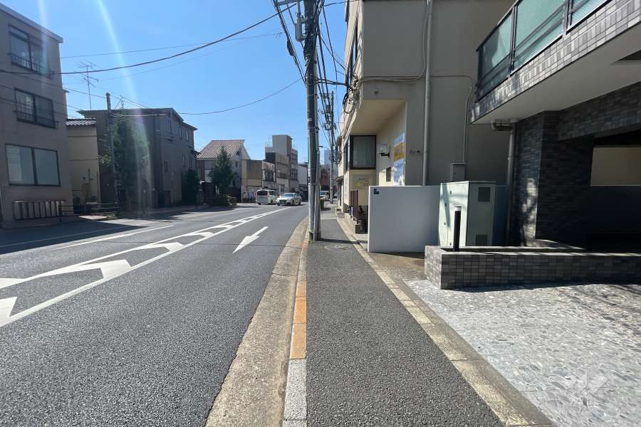 敷地東側の前面道路