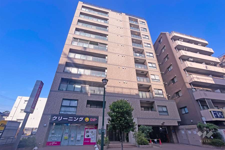 ライオンズマンション三鷹中央通りの外観（南東側から）