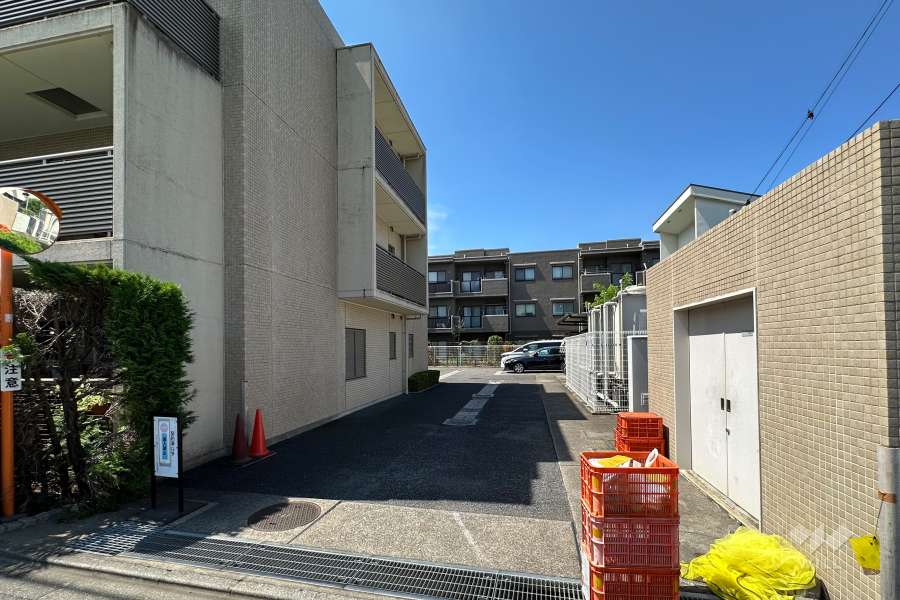 駐車場の出入り口
