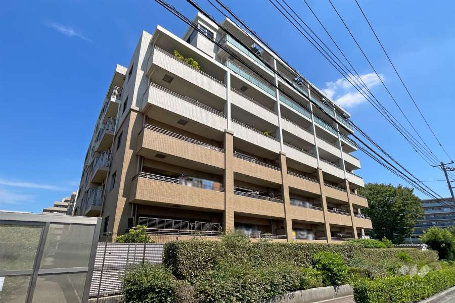 アデニウム吉祥寺の外観（南西側から）