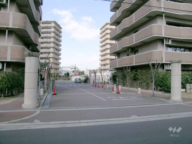 駐車場入口（ロボットゲート付き）