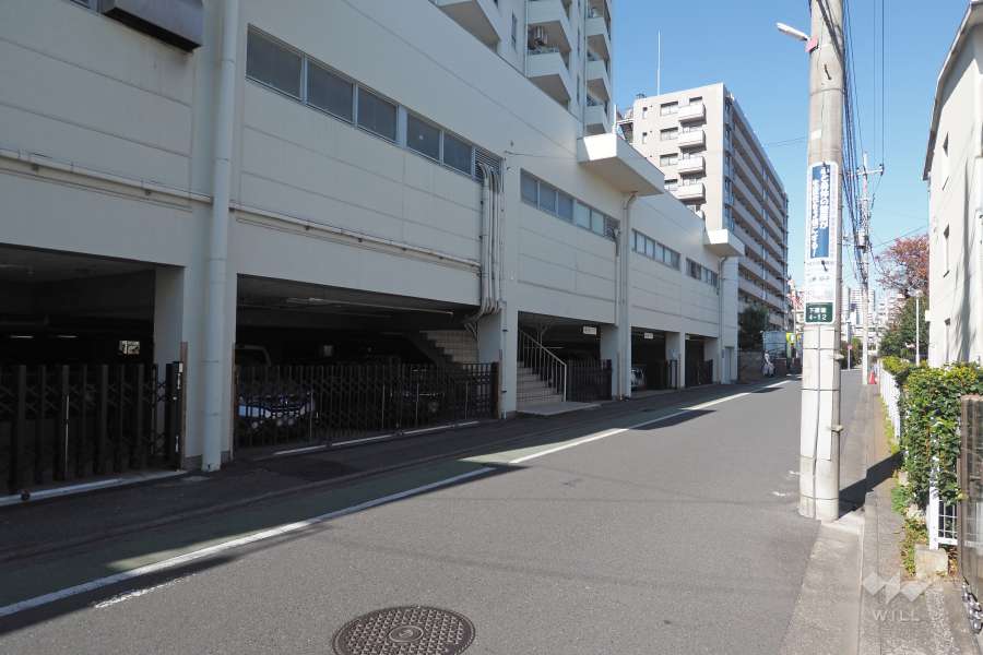 敷地東側の前面道路