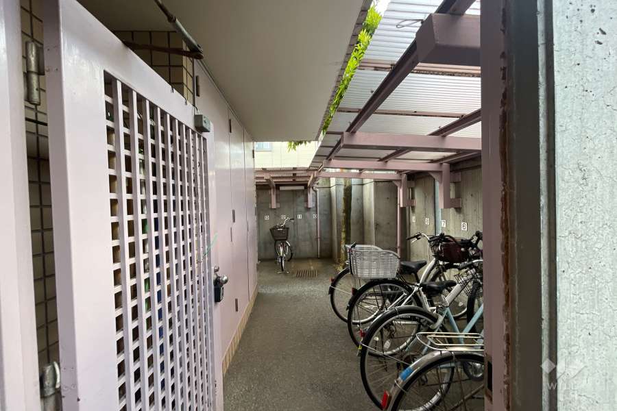 駐輪場（屋根付き）