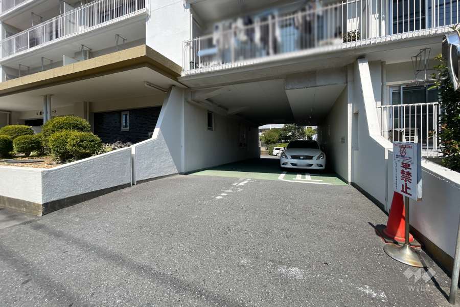 駐車場の出入り口