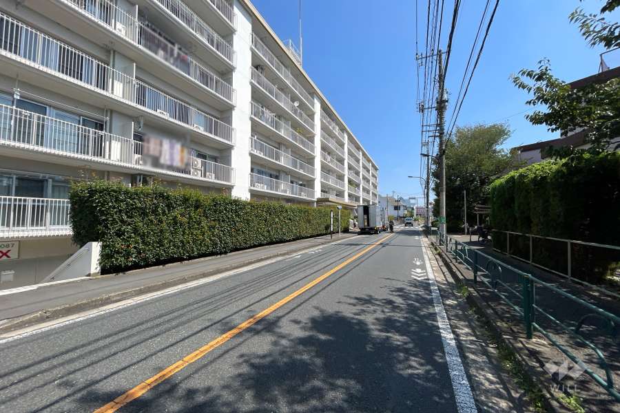 敷地南側の前面道路