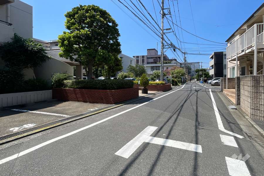 敷地北側の前面道路