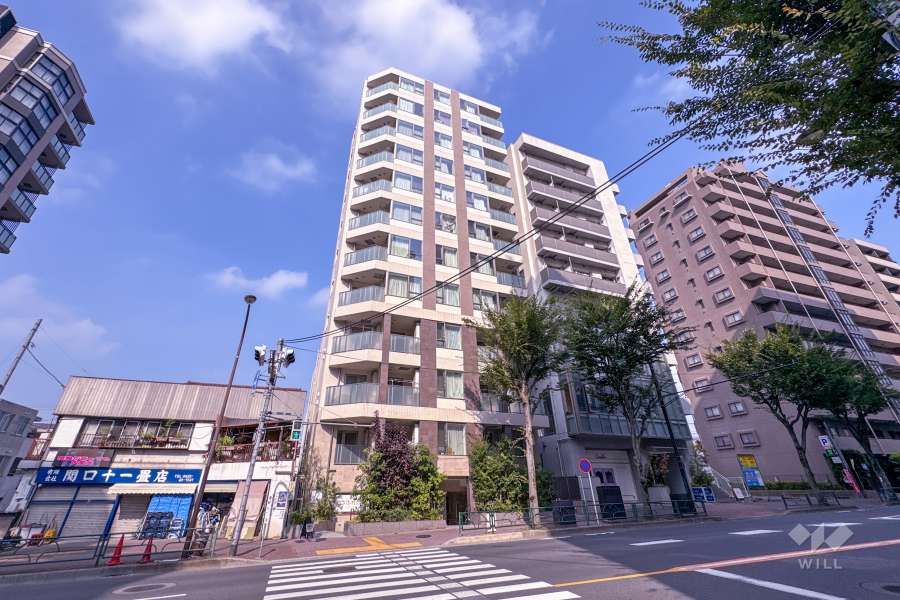 ブランズ三鷹の外観（南東側から）.