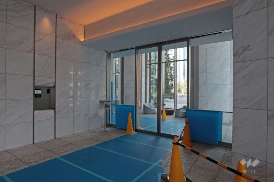 エントランスはオートロック付きです。