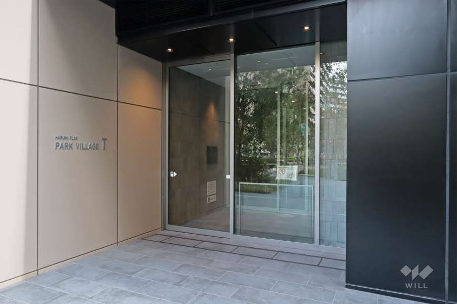 敷地西側のエントランス