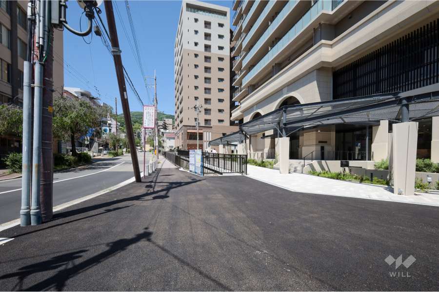 敷地南側の前面道路