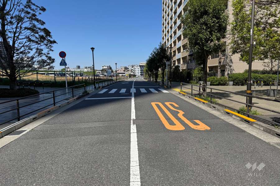 敷地北東側の前面道路